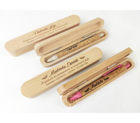 Caixa de madeira com caneta de cortiça - Lembrança para pais, padrinhos...