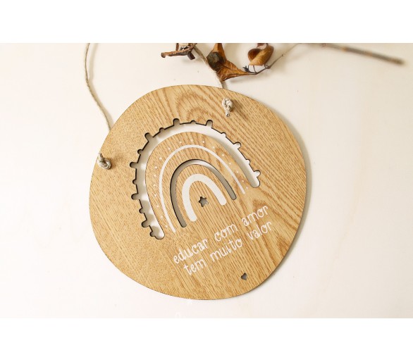 Placa arco-íris Educar com amor sem personalização