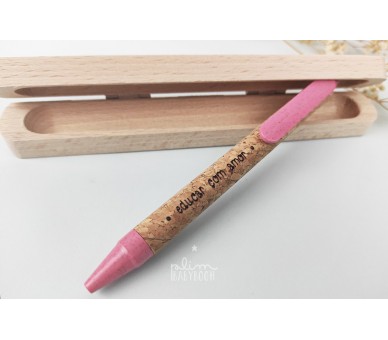 caixa de madeira com caneta de cortiça