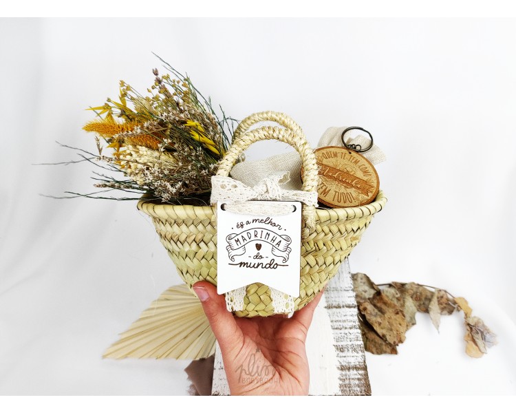 Cesto em palha com plaquinha "és a melhor Madrinha do mundo"